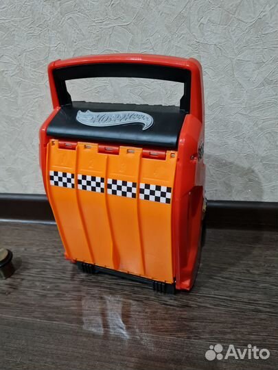 HOT wheels. Портативный кейс-автотрек