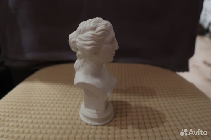 Фарфоровый бюст Женщина