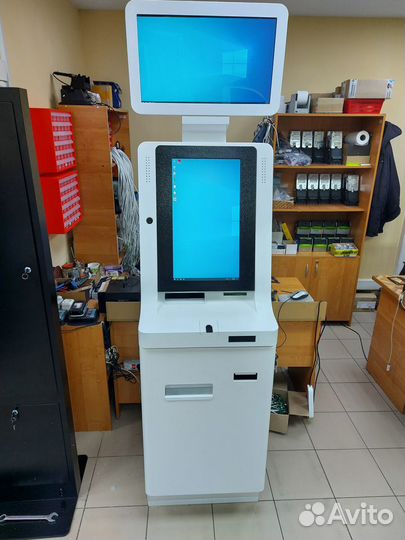 Электронный кассир с двумя мониторами