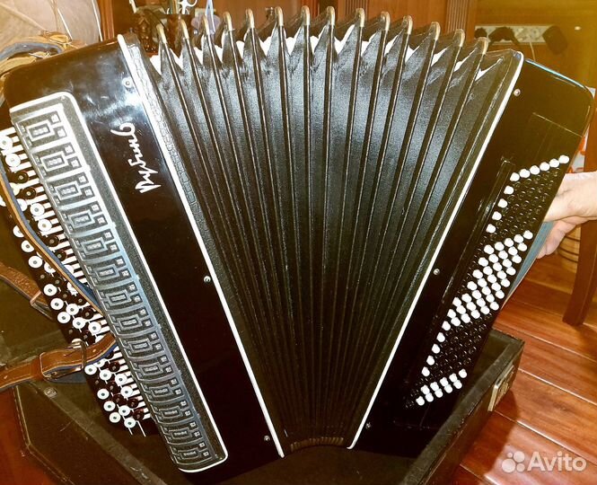 Музыкальные инструменты бу Баян. 