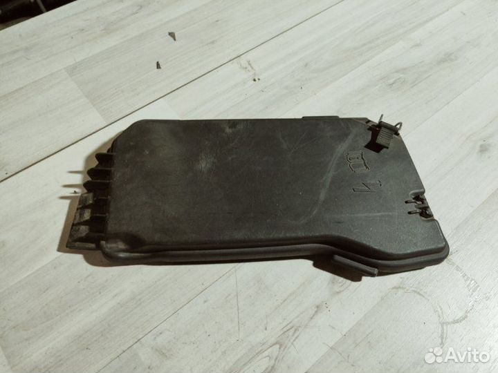 Крышка блока предохранителей Mercedes-Benz C-Class