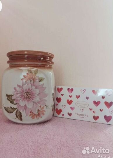 Глиняная ваза с крышкой