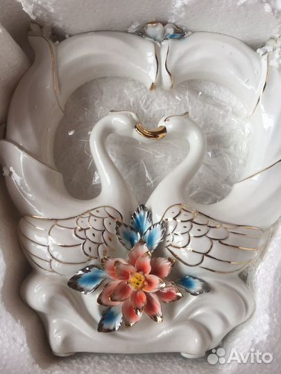 Лебедь фарфорвая,китай