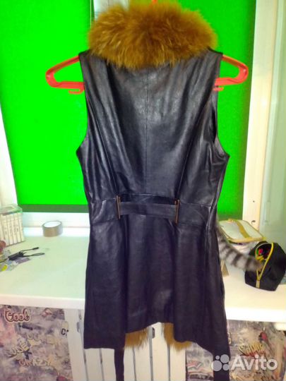 Жилетка кожаная с мехом