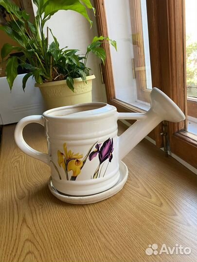 Горшок для цветка керамический белый в виде лейки