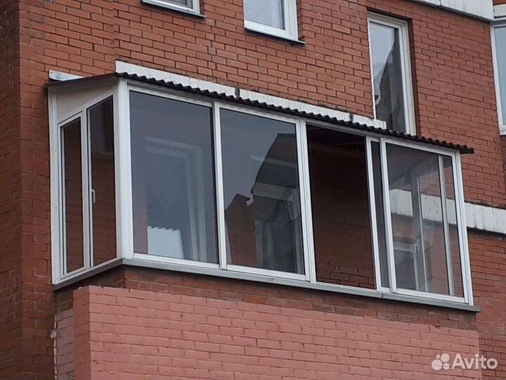 Балкон пластиковый с козырьком, окна пластиковые