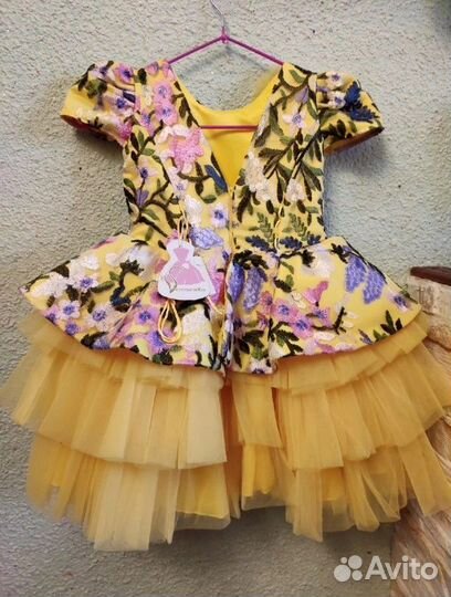 В продаже весеннее платье для девочки 116-122