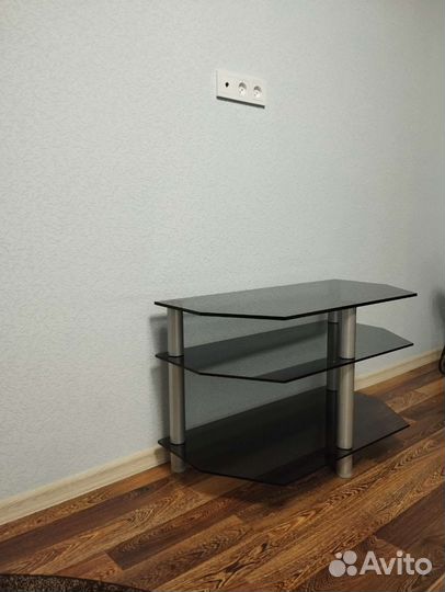 Стеклянная тумба под тв