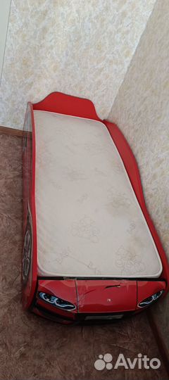 Детская кровать машина