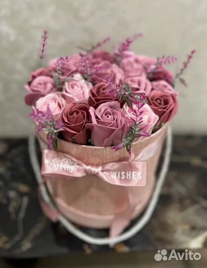 Букет из мыльных роз в шляпной коробке