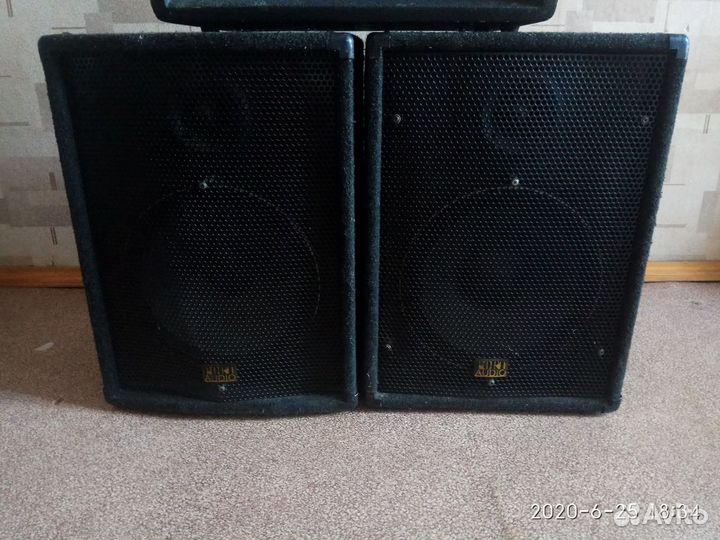 Микшерный пульт и 2 колонки