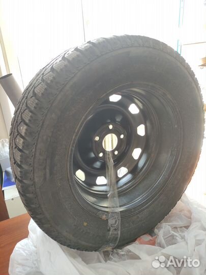 Bridgestone Ice Cruiser 7000S 215/65 R16 98T