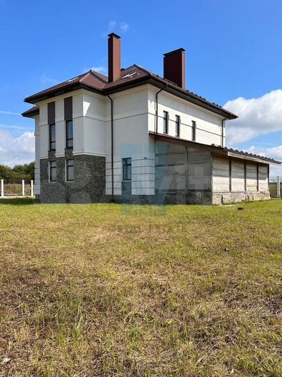 Коттедж 282 м² на участке 15 сот.