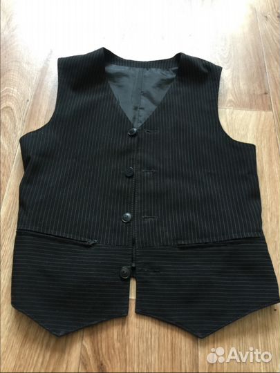 Продам школьную жилетку 134-140см