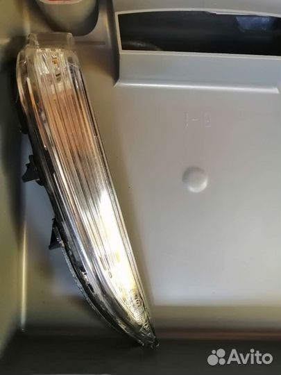 Поворотник в зеркало vesta