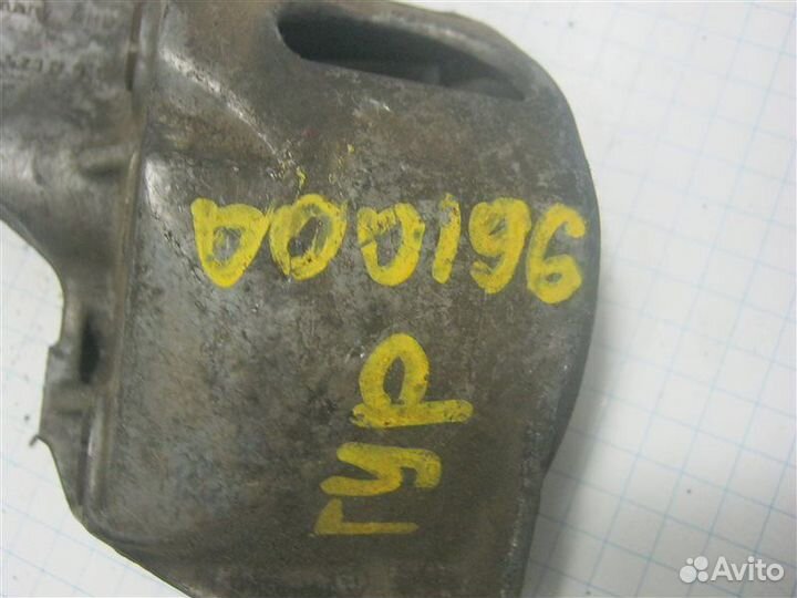 Кронштейн гидроусилителя Volkswagen Passat B4