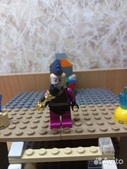 Lego минифигурка реперша с микрофоном