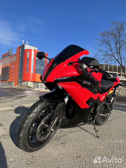 Спортивный мотоцикл BMW RR