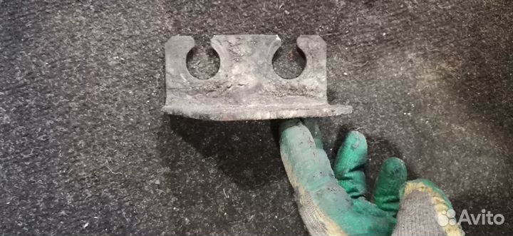 Крепления тросов МКПП Mercedes Vito W638