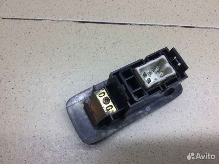 Кнопка стеклоподъемника передняя передняя левая