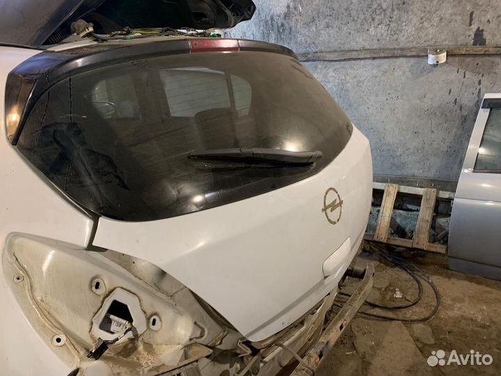 Крышка багажника Опель Корса D