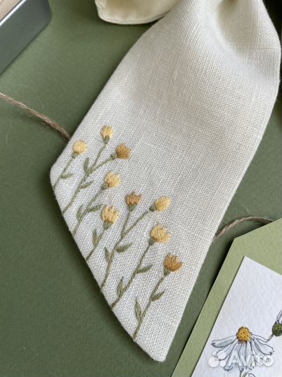 Бант с вышивкой