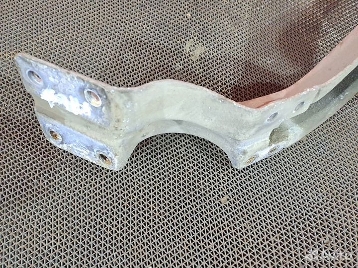 Кронштейн крыла правого