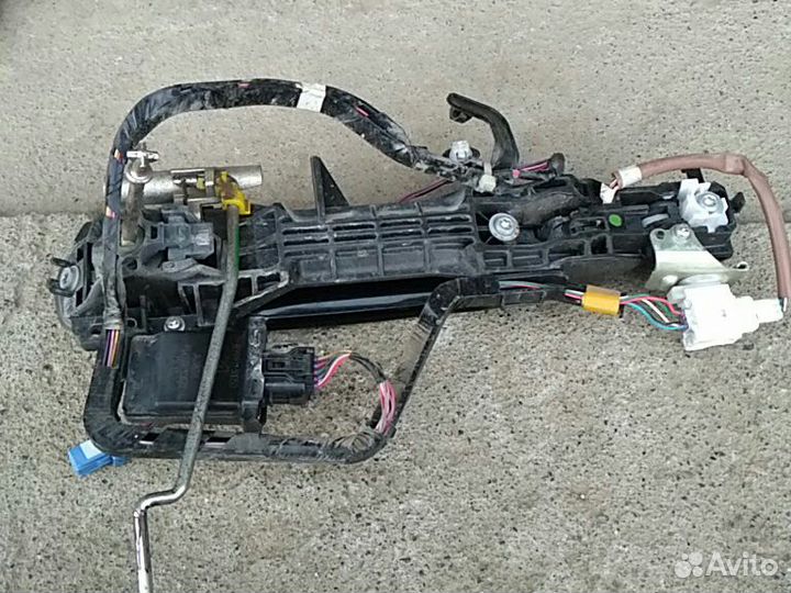 Ручка передняя левая Toyota Land Cruiser 200