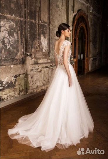 Свадебное платье со шлейфом размер 48