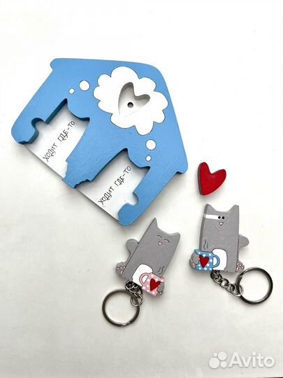 Ключница настенная с брелками Котики