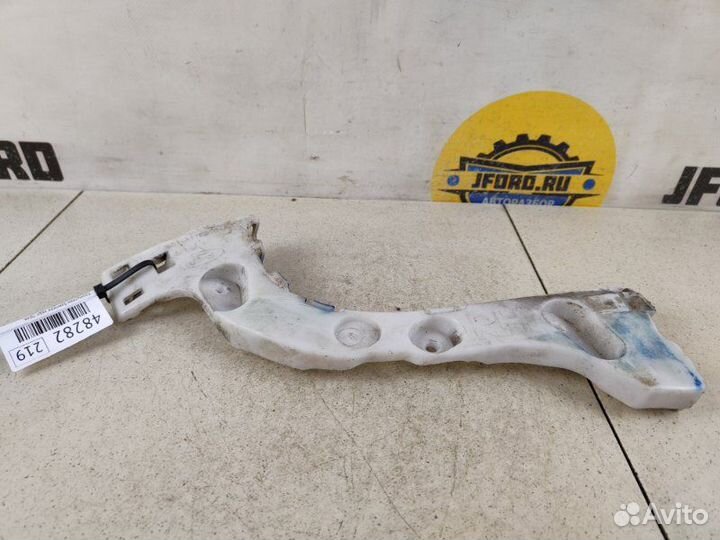 Кронштейн бампера задний правый Ford Focus 3 CB8