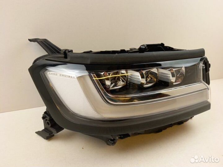 Фара правая Toyota Land Cruiser 300 2021