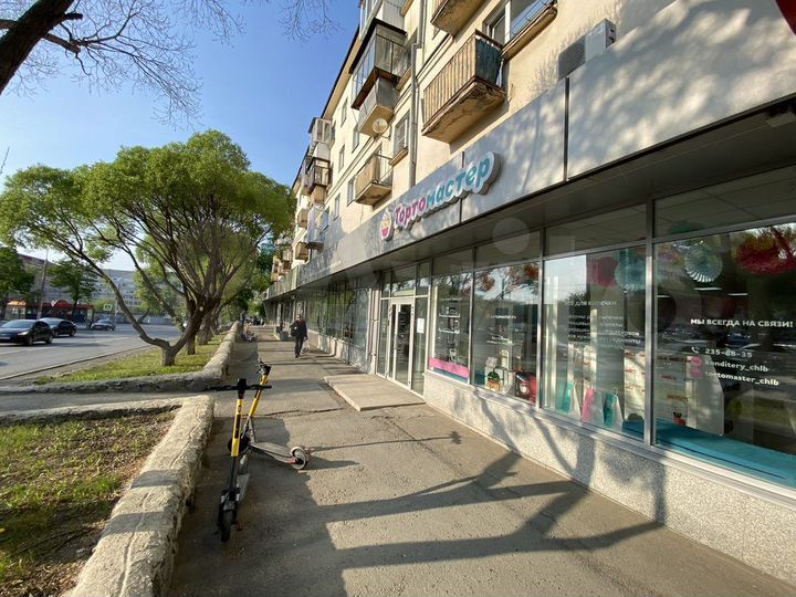 Продам торговое помещение, 672 м²