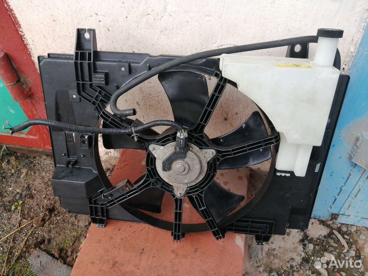 Вентилятор радиатора двигателя Nissan Wingroad