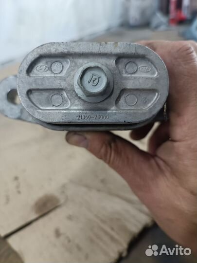 Подушка опора двигателя нижняя hyundai ix35