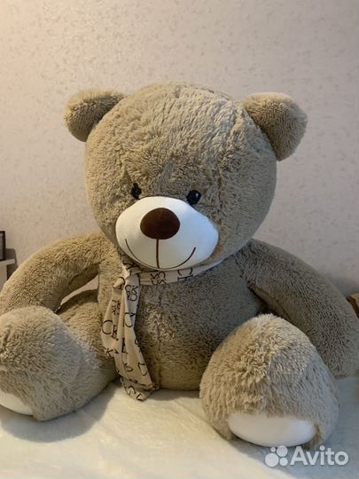 Большой плюшевый мишка