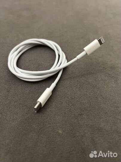 Зарядка на iPhone кабель