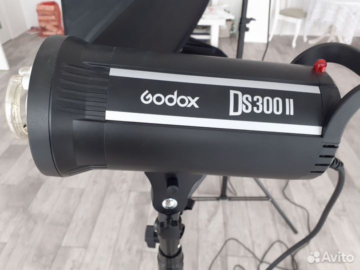 Вспышка студийная Godox DS300II