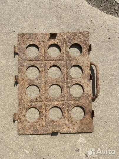 Подставка для аккумулятора рации немецкой