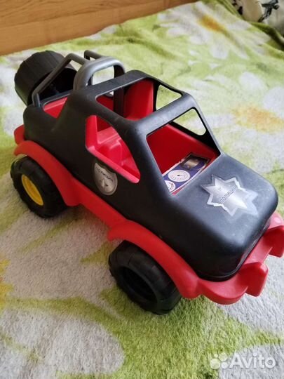 Машинка внедорожник и вертолет