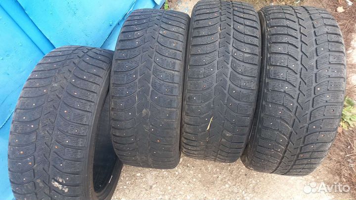 Bridgestone Ice Cruiser 5000 215/50 R17