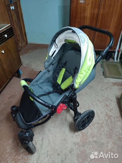 Прогулочная коляска с надувными колесами