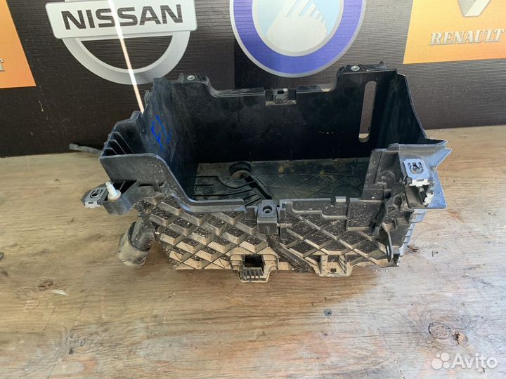 Корпус площадка крепления аккумулятора акб Renault