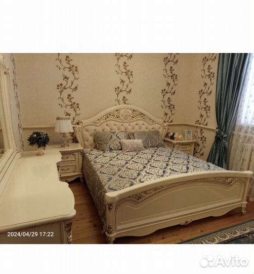 Продается спальный гарнитур,стулья, телевизионная