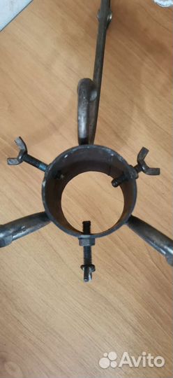 Металлическая подставка под ёлку