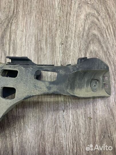 Крепление бампера заднее правое Opel Astra H