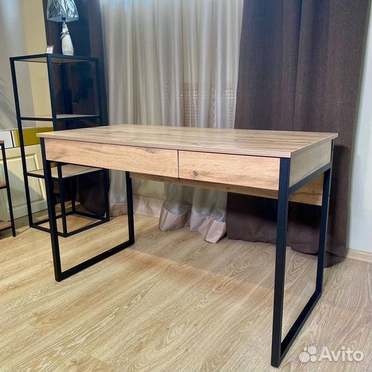 Письменный стол