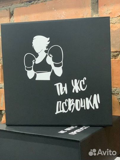 Подарочная коробка (19/19 см)