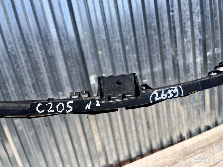 Mercedes W205 14- Кронштейн радиатора 2639