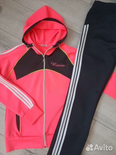 Костюмы, джинсы, кофточки р.42, 44